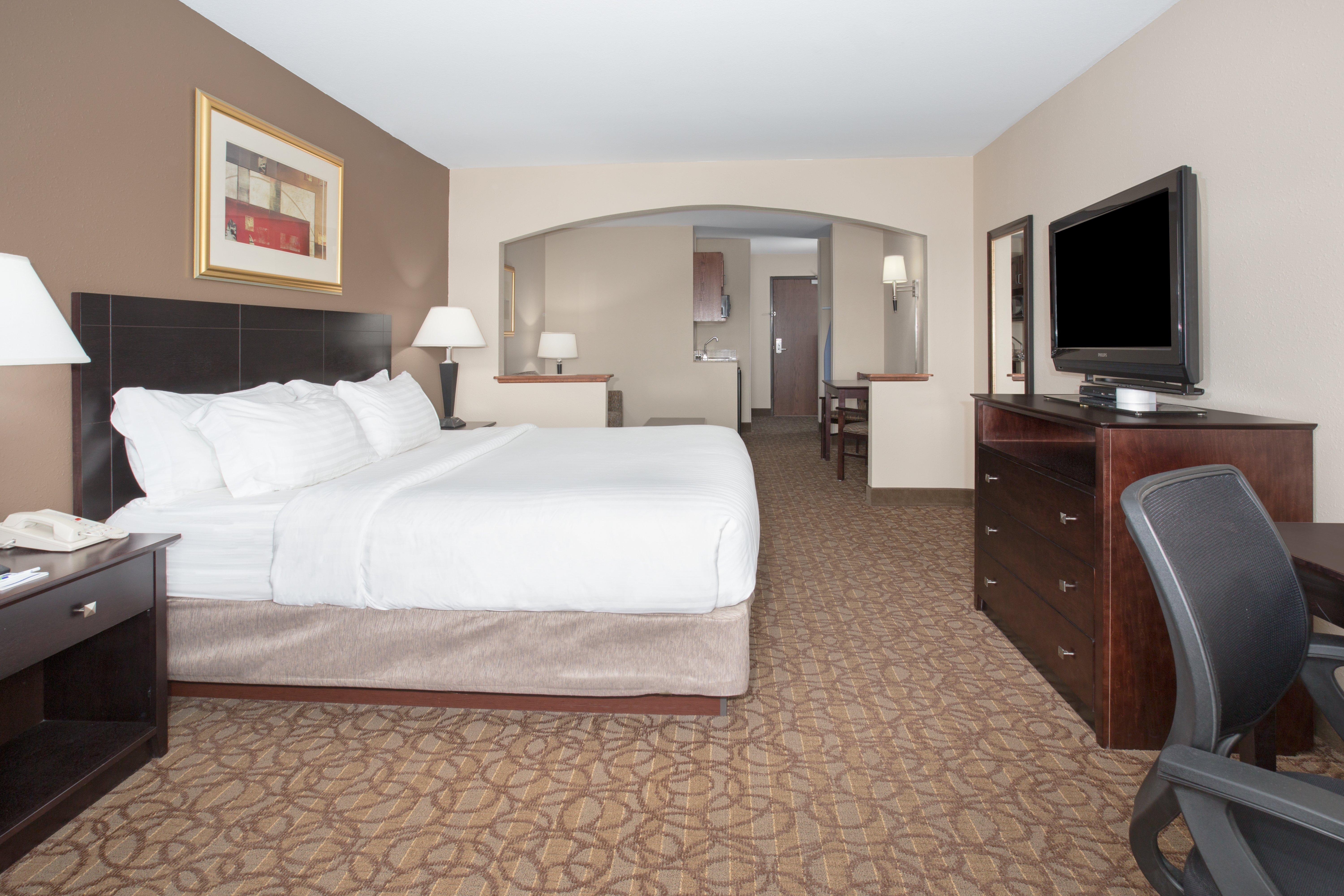 Holiday Inn Express Hotel & Suites Concordia Us 81 By Ihg Экстерьер фото