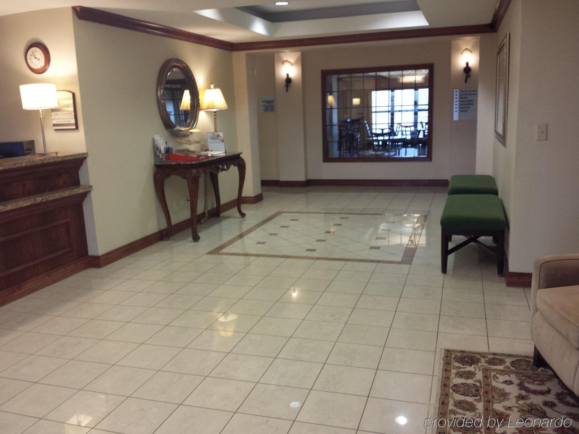 Holiday Inn Express Hotel & Suites Concordia Us 81 By Ihg Экстерьер фото