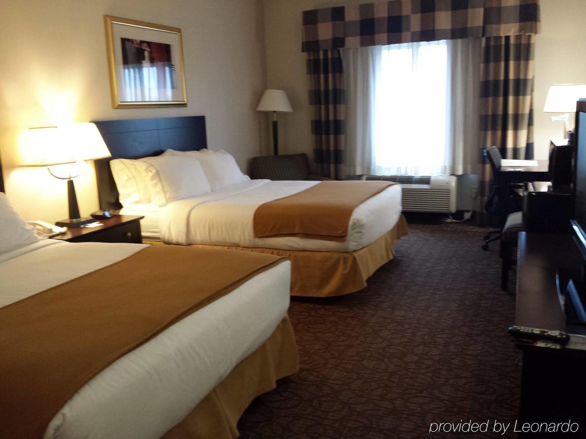 Holiday Inn Express Hotel & Suites Concordia Us 81 By Ihg Экстерьер фото