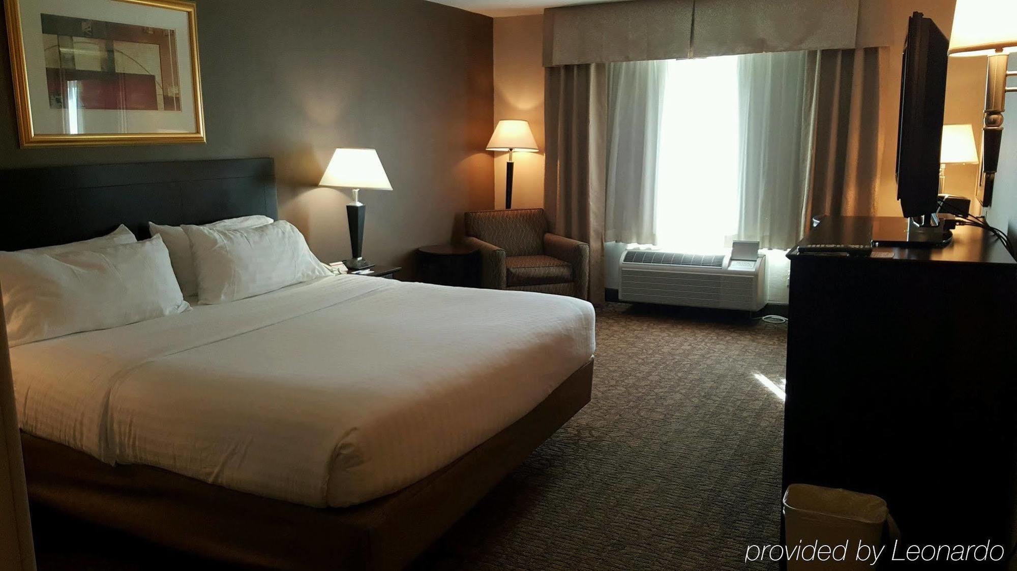 Holiday Inn Express Hotel & Suites Concordia Us 81 By Ihg Экстерьер фото