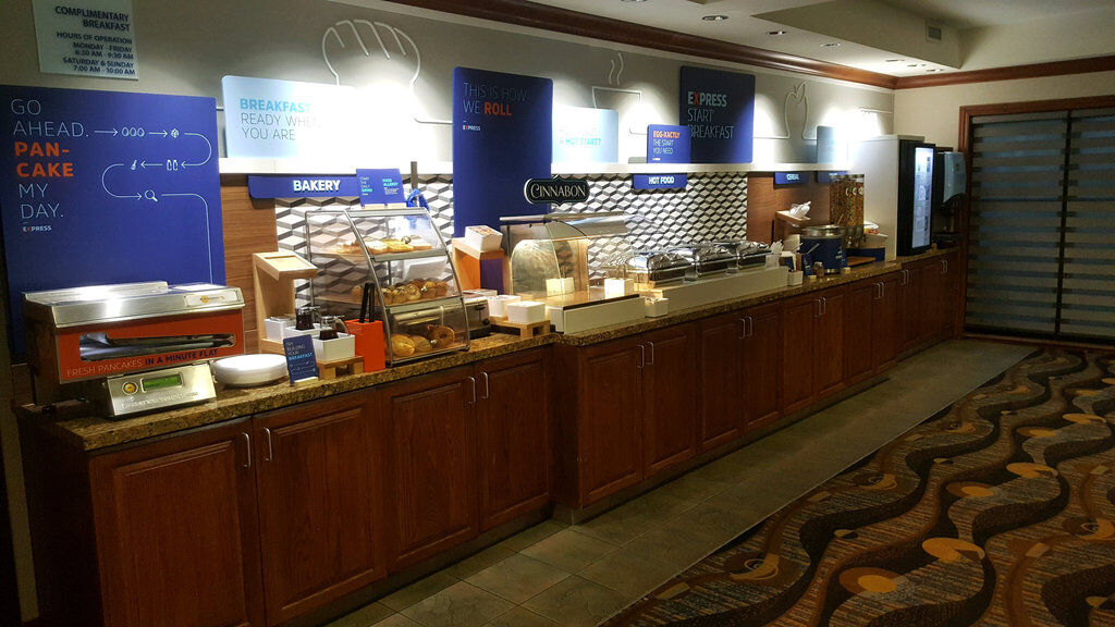 Holiday Inn Express Hotel & Suites Concordia Us 81 By Ihg Экстерьер фото