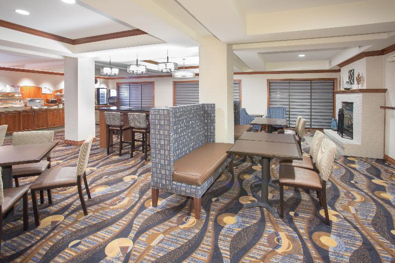 Holiday Inn Express Hotel & Suites Concordia Us 81 By Ihg Экстерьер фото